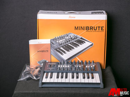 Arturia MiniBrute Monophonic 25-Note Analog Synthesizer MINIBRUTE