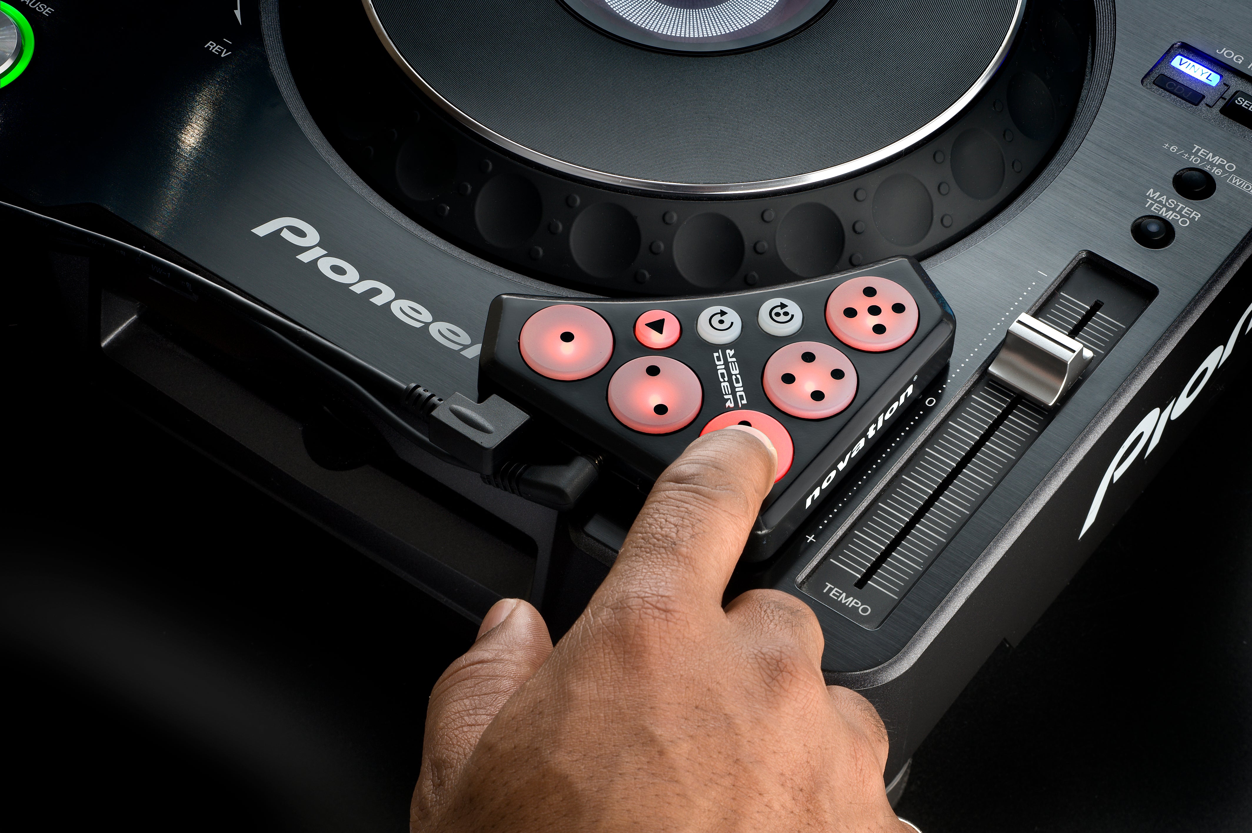 Novation Dicer DJ Cue Point and Looping Controller – Alto Music